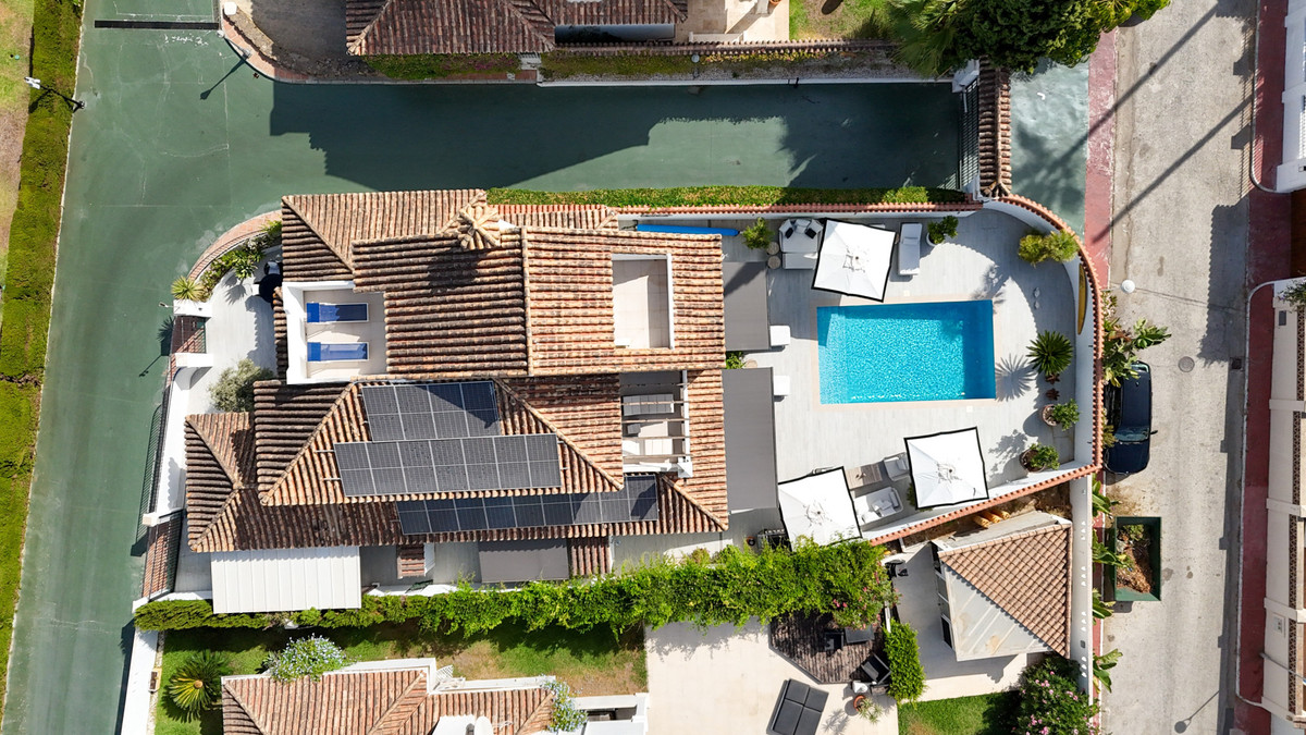 Se vende Villa - Chalet de 5 dormitorios en Costa Del Sol, Málaga, España
