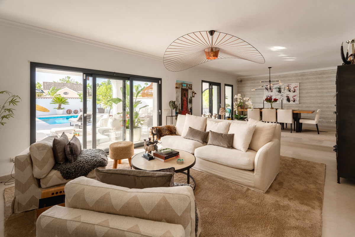 Se vende Villa - Chalet de 5 dormitorios en Costa Del Sol, Málaga, España