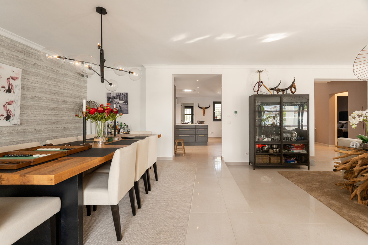 Se vende Villa - Chalet de 5 dormitorios en Costa Del Sol, Málaga, España
