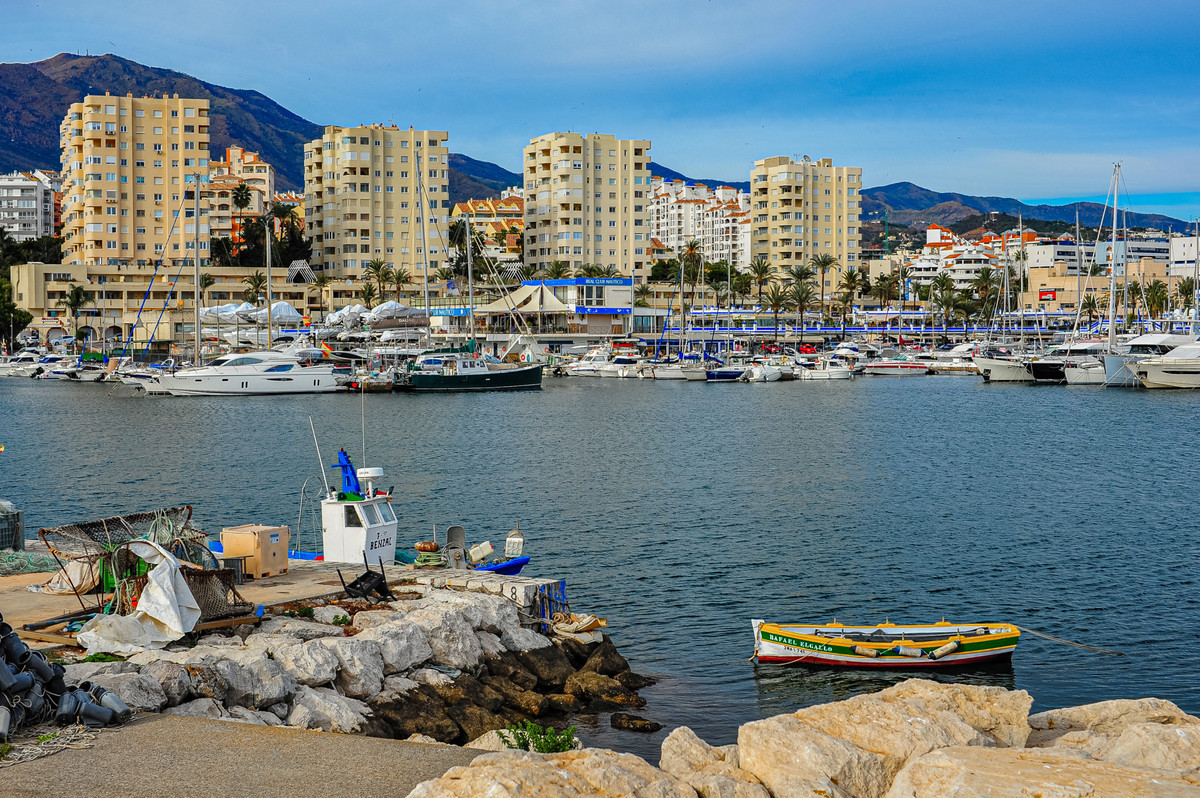 Se vende Apartamento Planta Media de 3 dormitorios en Costa Del Sol, Málaga, España