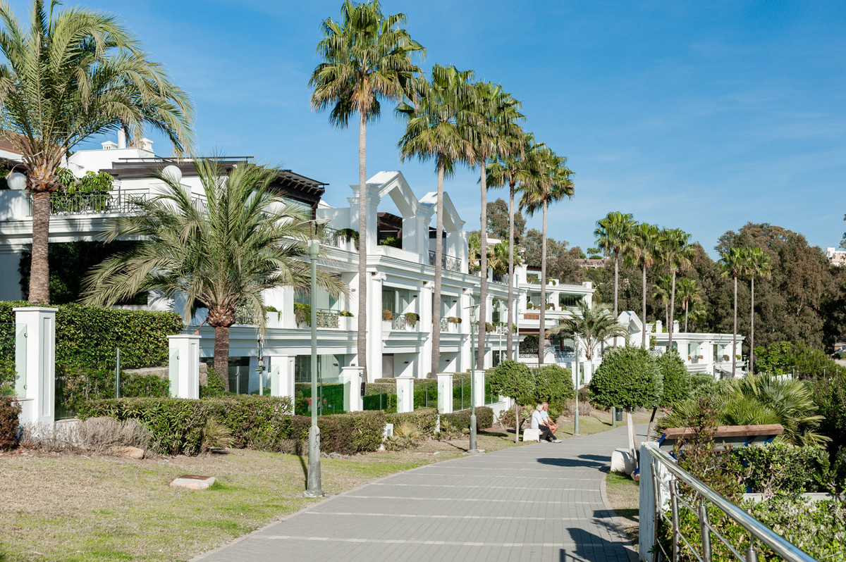 Se vende Apartamento Planta Media de 3 dormitorios en Costa Del Sol, Málaga, España