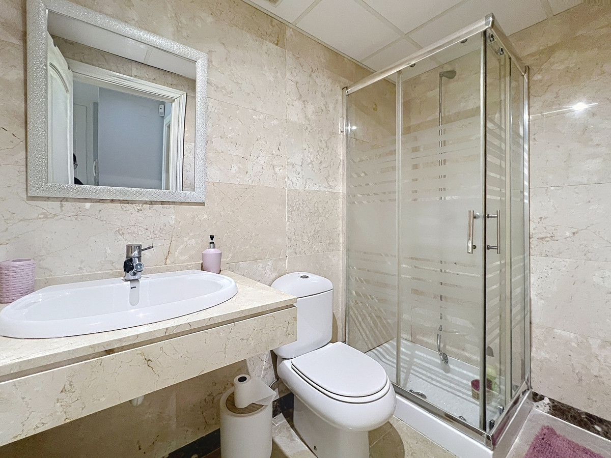2 Bed Apartment for sale in La Duquesa Costa Del Sol, Málaga, Spain