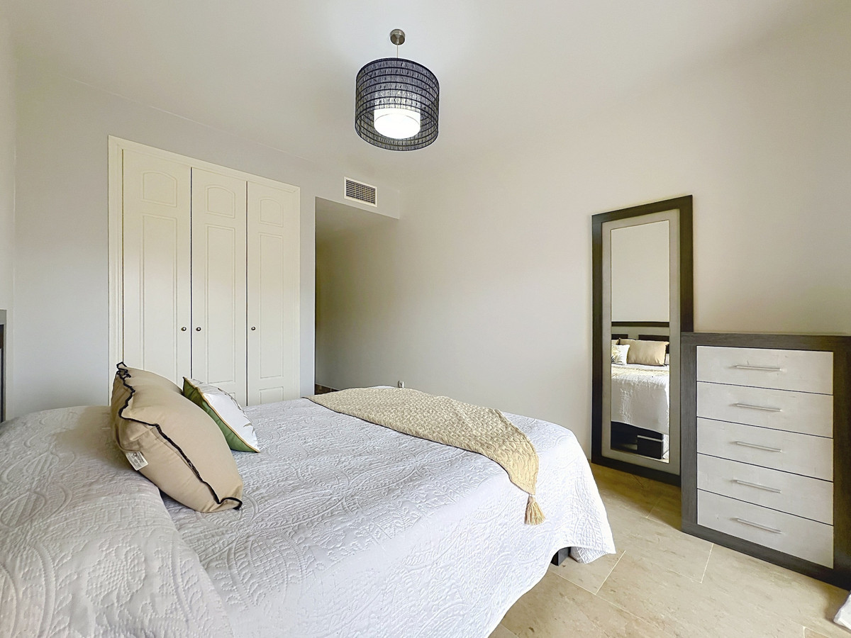 2 Bed Apartment for sale in La Duquesa Costa Del Sol, Málaga, Spain