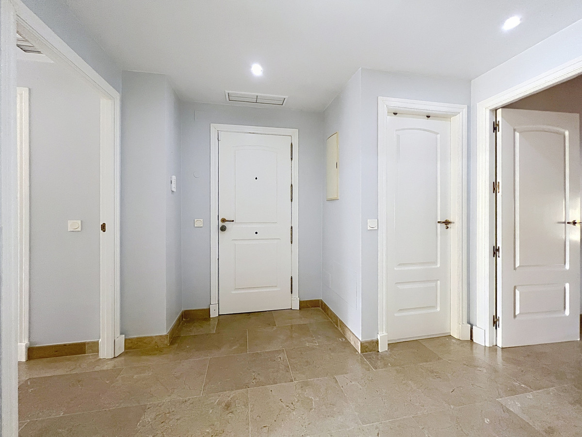 2 Bed Apartment for sale in La Duquesa Costa Del Sol, Málaga, Spain