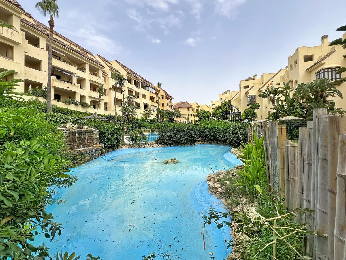 2 Bed Apartment for sale in La Duquesa Costa Del Sol, Málaga, Spain