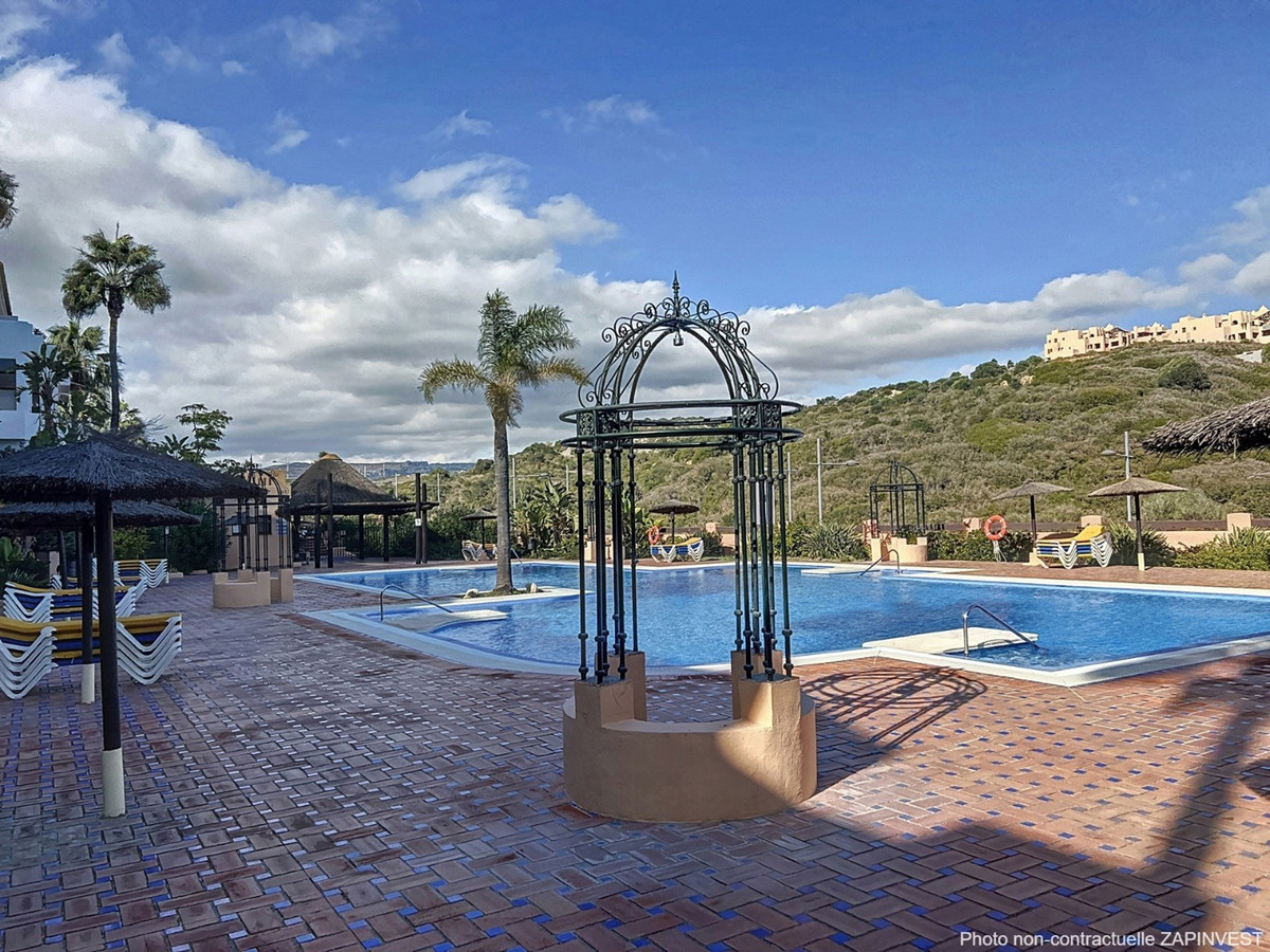 2 Bed Apartment for sale in La Duquesa Costa Del Sol, Málaga, Spain