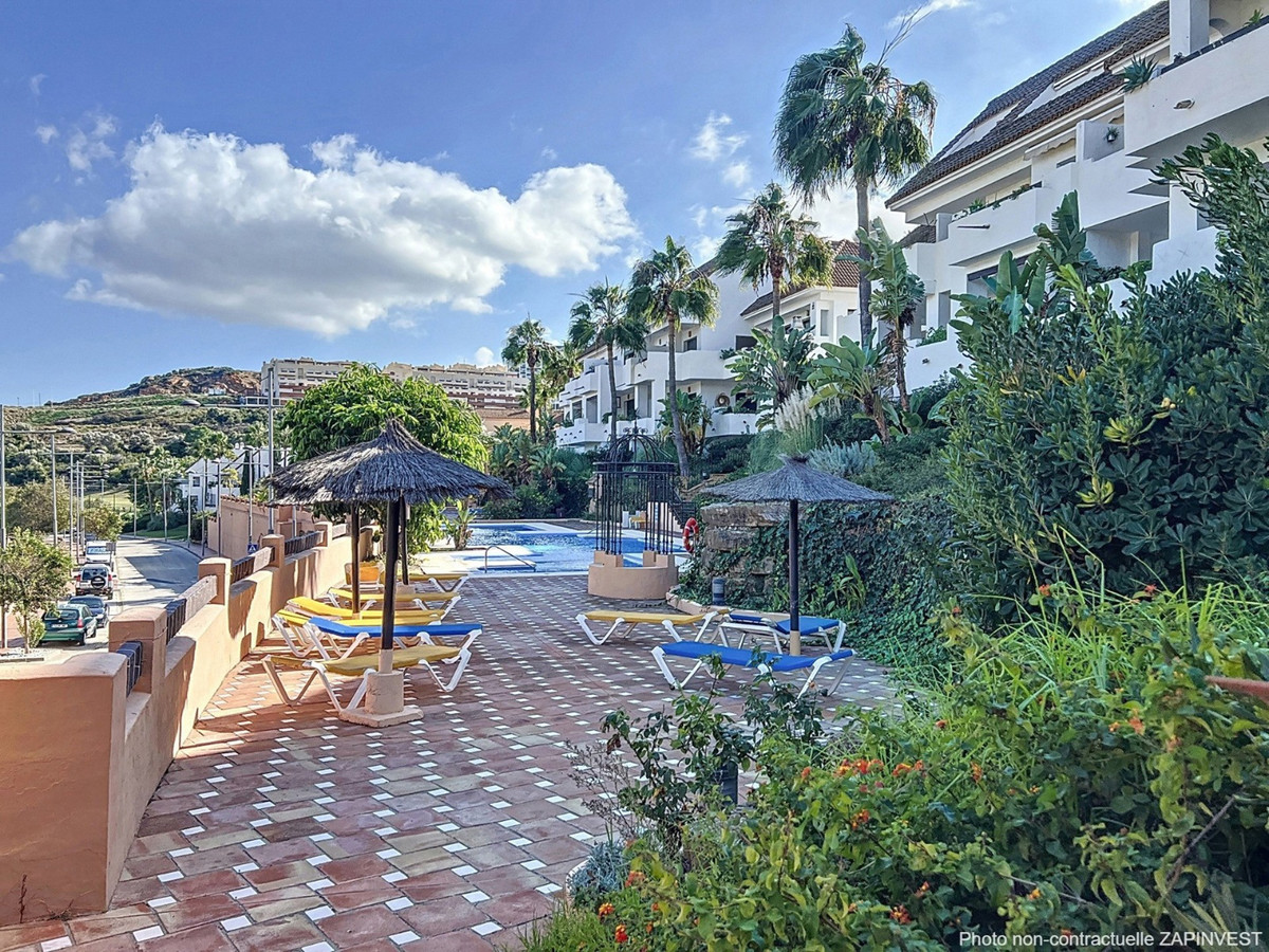 2 Bed Apartment for sale in La Duquesa Costa Del Sol, Málaga, Spain