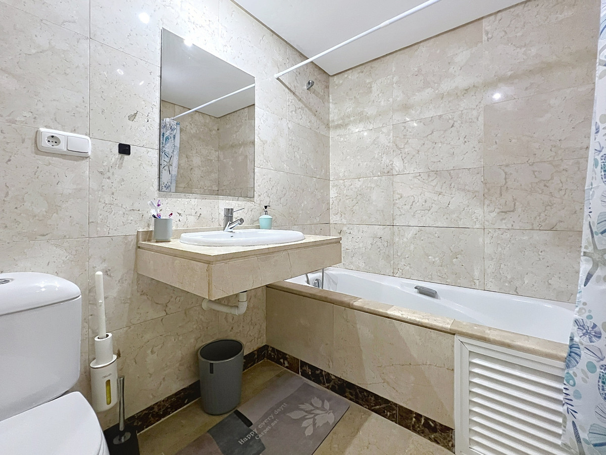 2 Bed Apartment for sale in La Duquesa Costa Del Sol, Málaga, Spain
