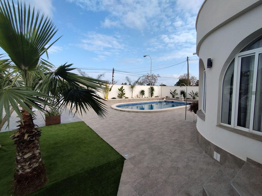 5 Bed Townhouse for sale in Torrevieja Costa Blanca, Alicante, Spain
