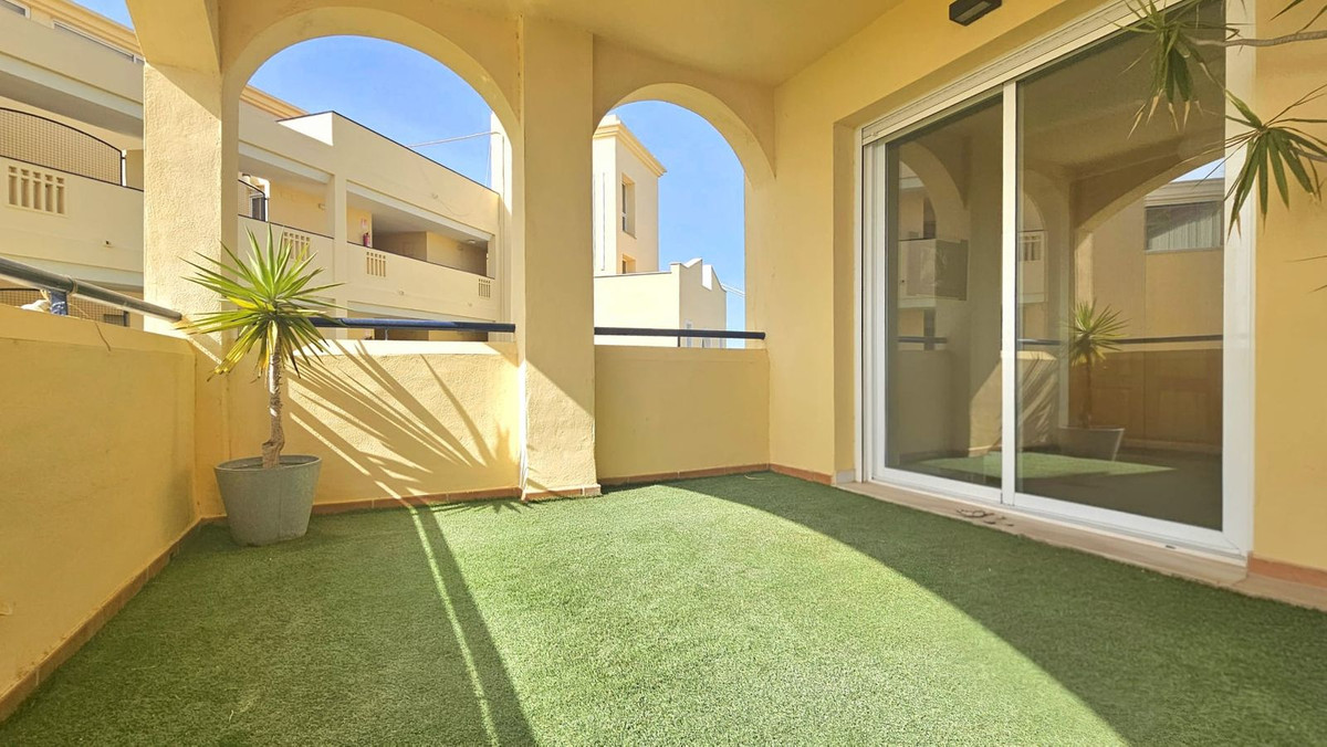 Se vende Apartamento Planta Media de 2 dormitorios en Costa Del Sol, Málaga, España
