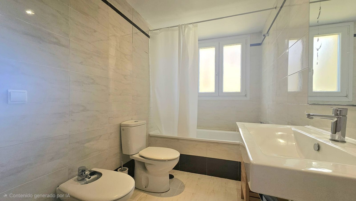 Se vende Apartamento Planta Media de 2 dormitorios en Costa Del Sol, Málaga, España
