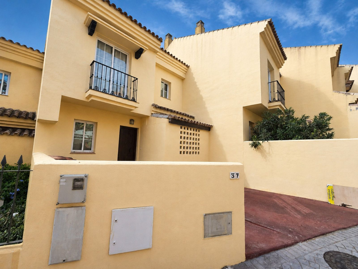 4 Bed Townhouse for sale in La Alcaidesa Costa Del Sol, Cádiz, Spain