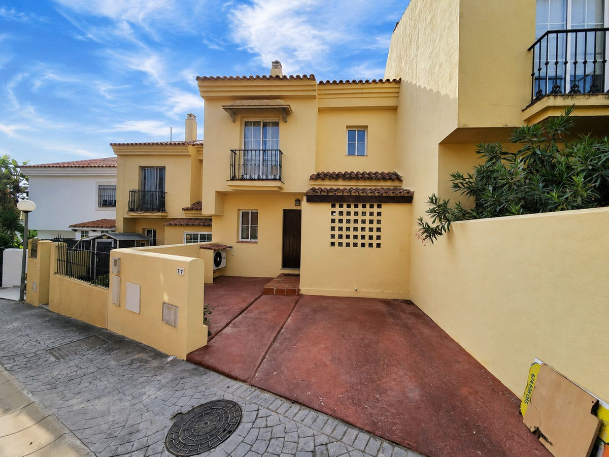 4 Bed Townhouse for sale in La Alcaidesa Costa Del Sol, Cádiz, Spain