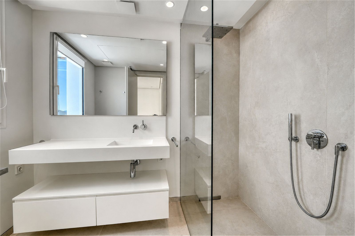 3 Bed Apartment for sale in Ojén Costa Del Sol, Málaga, Spain