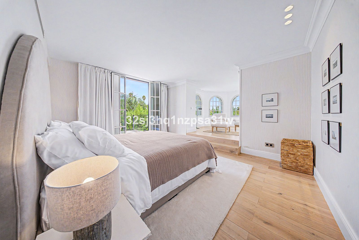 Se vende Villa - Chalet de 5 dormitorios en Costa Del Sol, Málaga, España