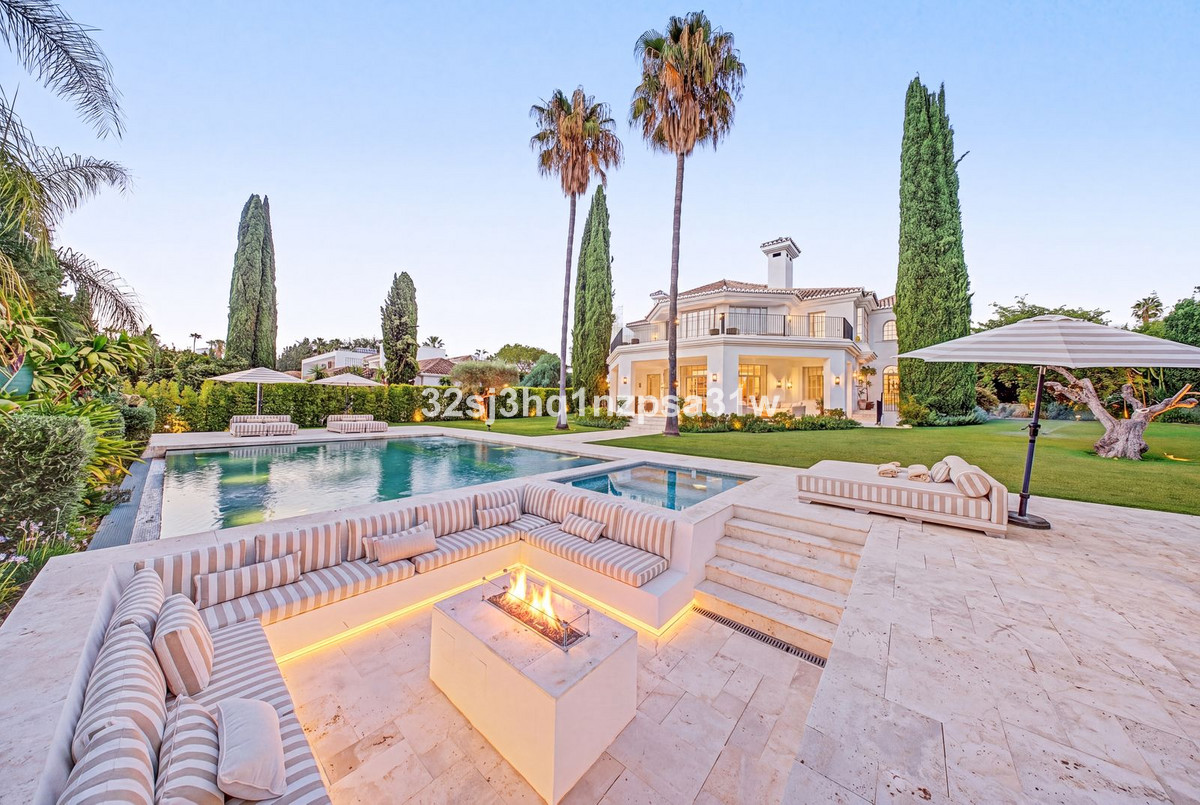 Se vende Villa - Chalet de 5 dormitorios en Costa Del Sol, Málaga, España