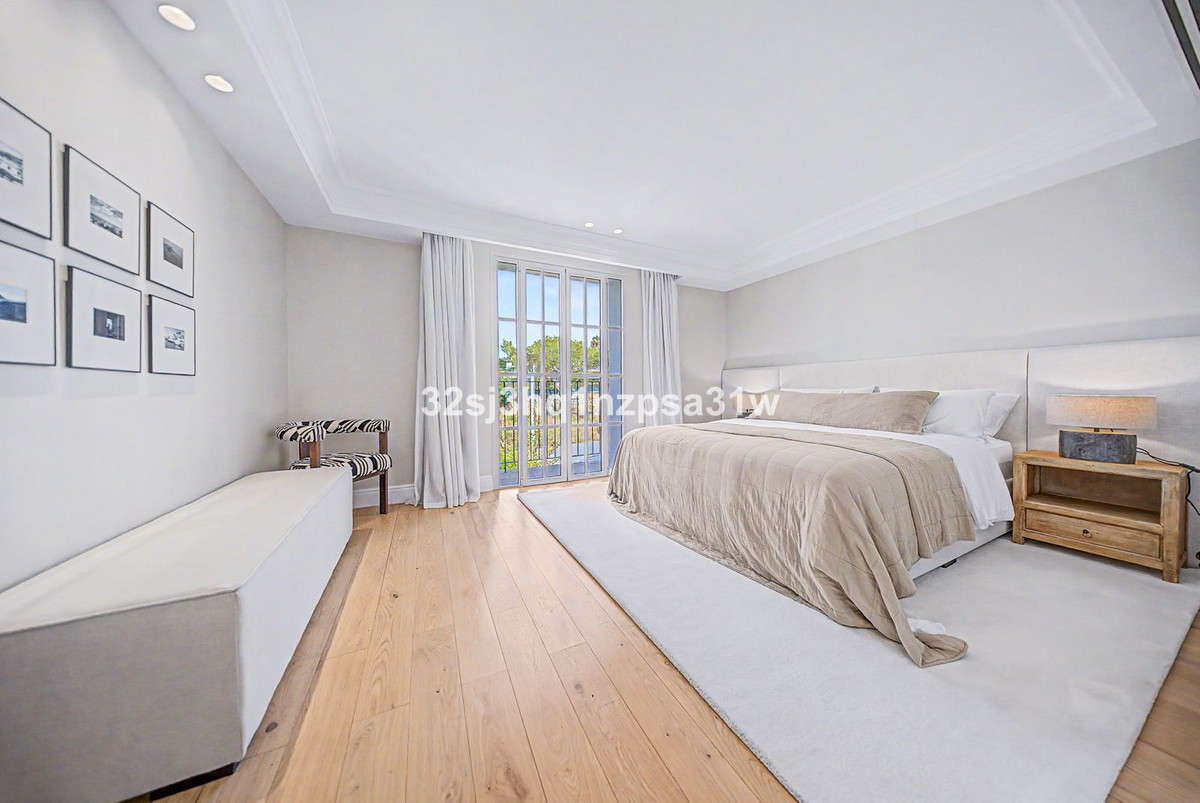 Se vende Villa - Chalet de 5 dormitorios en Costa Del Sol, Málaga, España