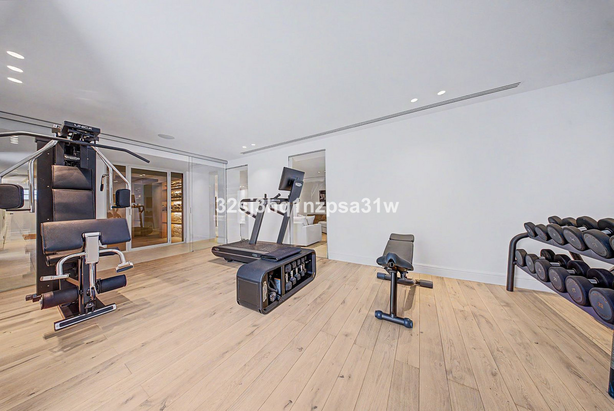 Se vende Villa - Chalet de 5 dormitorios en Costa Del Sol, Málaga, España