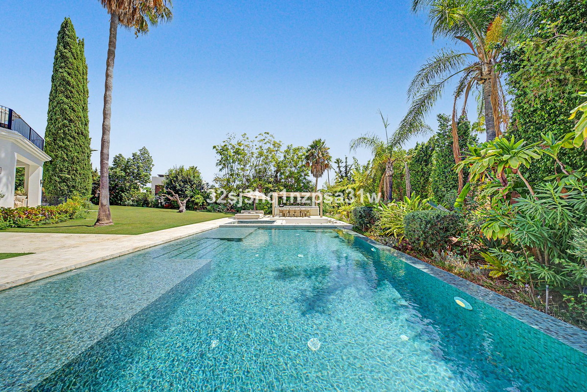 Se vende Villa - Chalet de 5 dormitorios en Costa Del Sol, Málaga, España