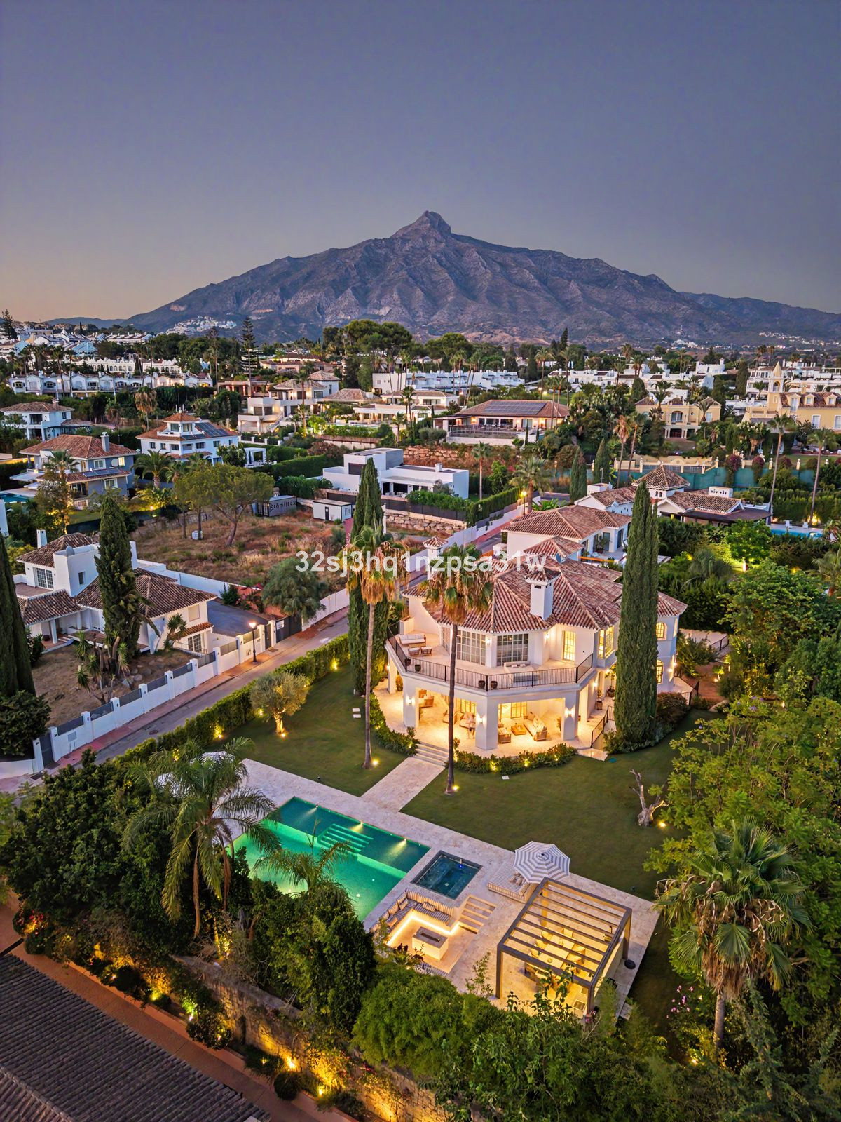 Se vende Villa - Chalet de 5 dormitorios en Costa Del Sol, Málaga, España