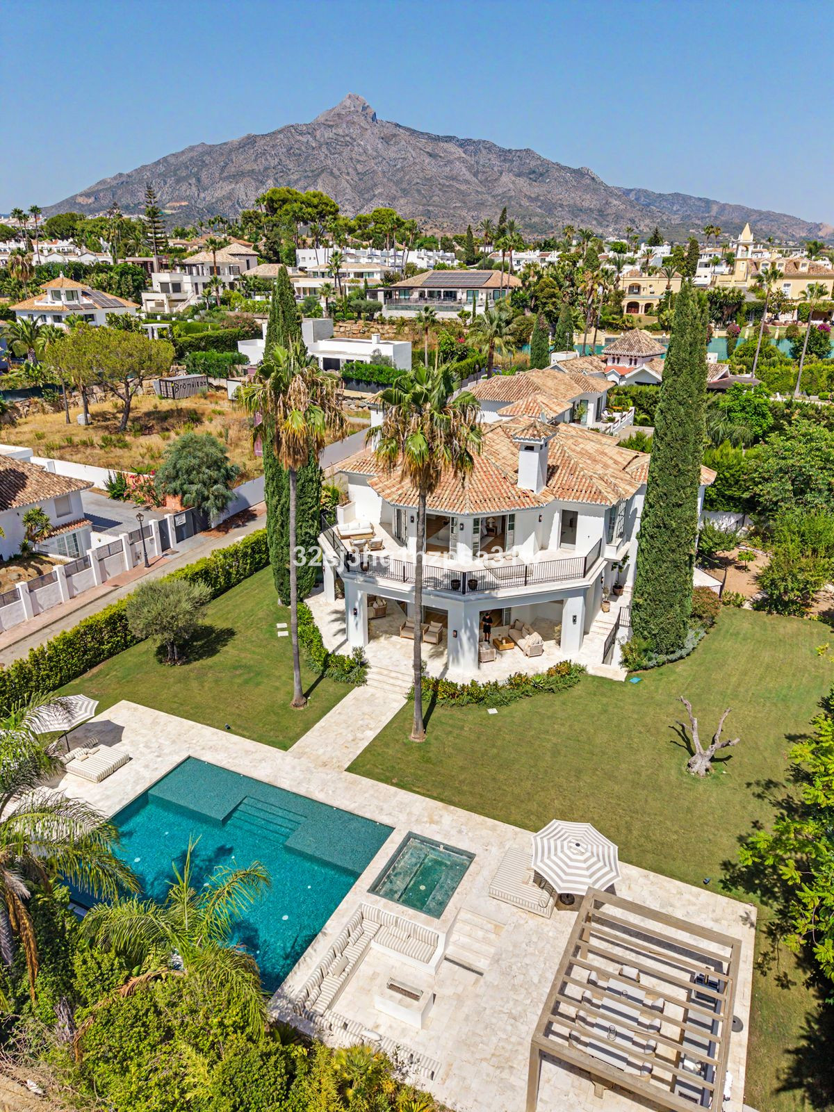 Se vende Villa - Chalet de 5 dormitorios en Costa Del Sol, Málaga, España