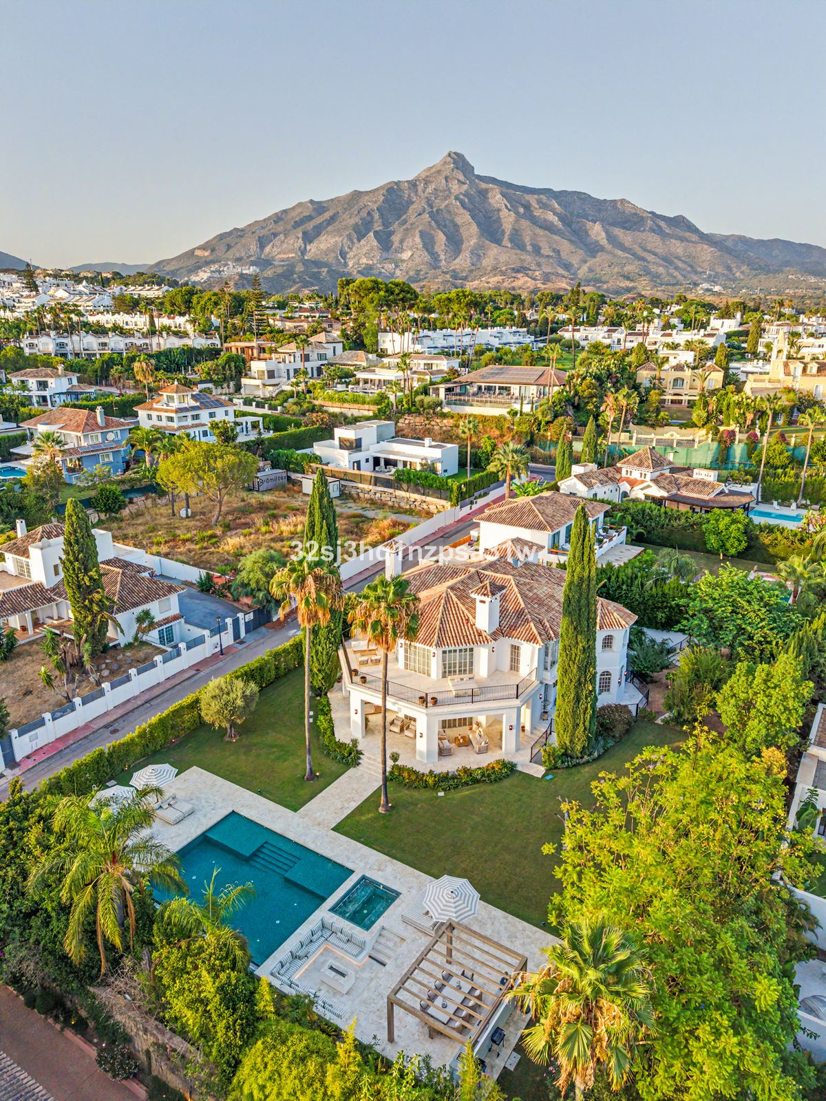 Se vende Villa - Chalet de 5 dormitorios en Costa Del Sol, Málaga, España
