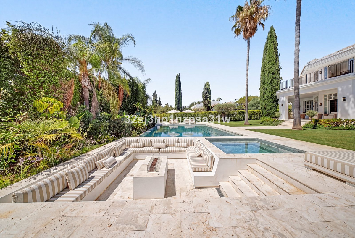 Se vende Villa - Chalet de 5 dormitorios en Costa Del Sol, Málaga, España