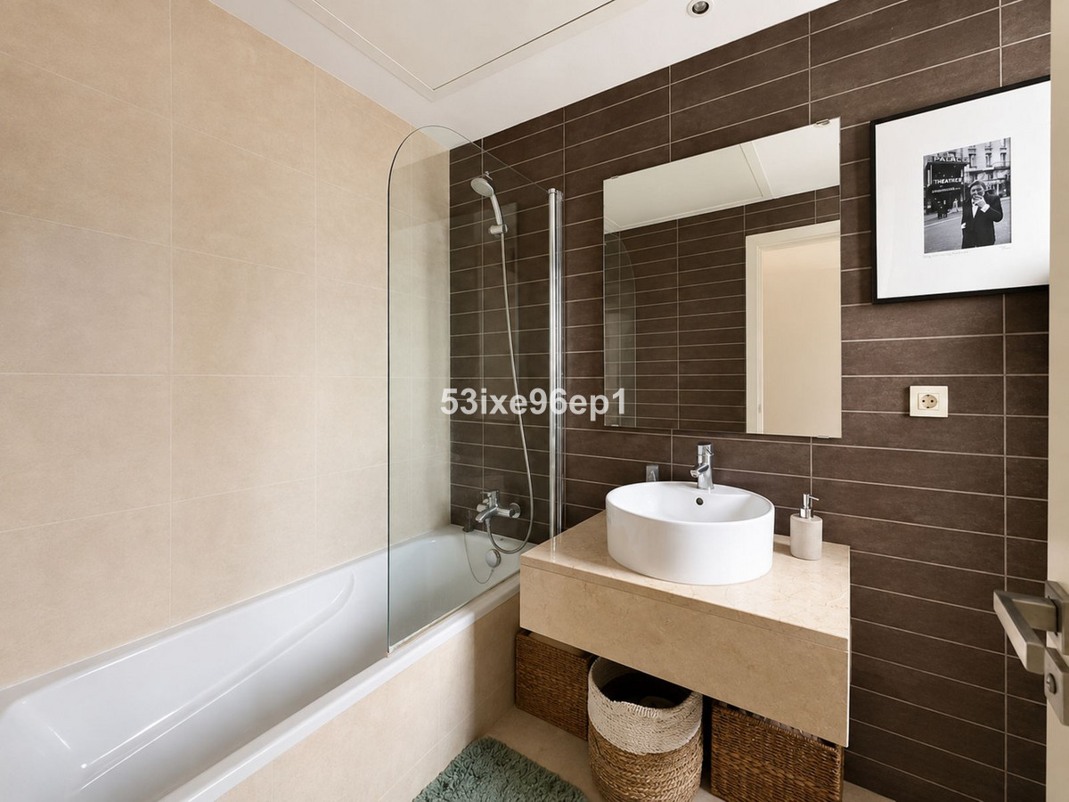 2 Bed Apartment for sale in Estepona Costa Del Sol, Málaga, Spain