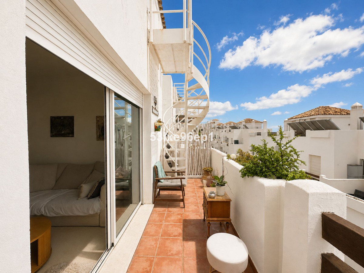2 Bed Apartment for sale in Estepona Costa Del Sol, Málaga, Spain