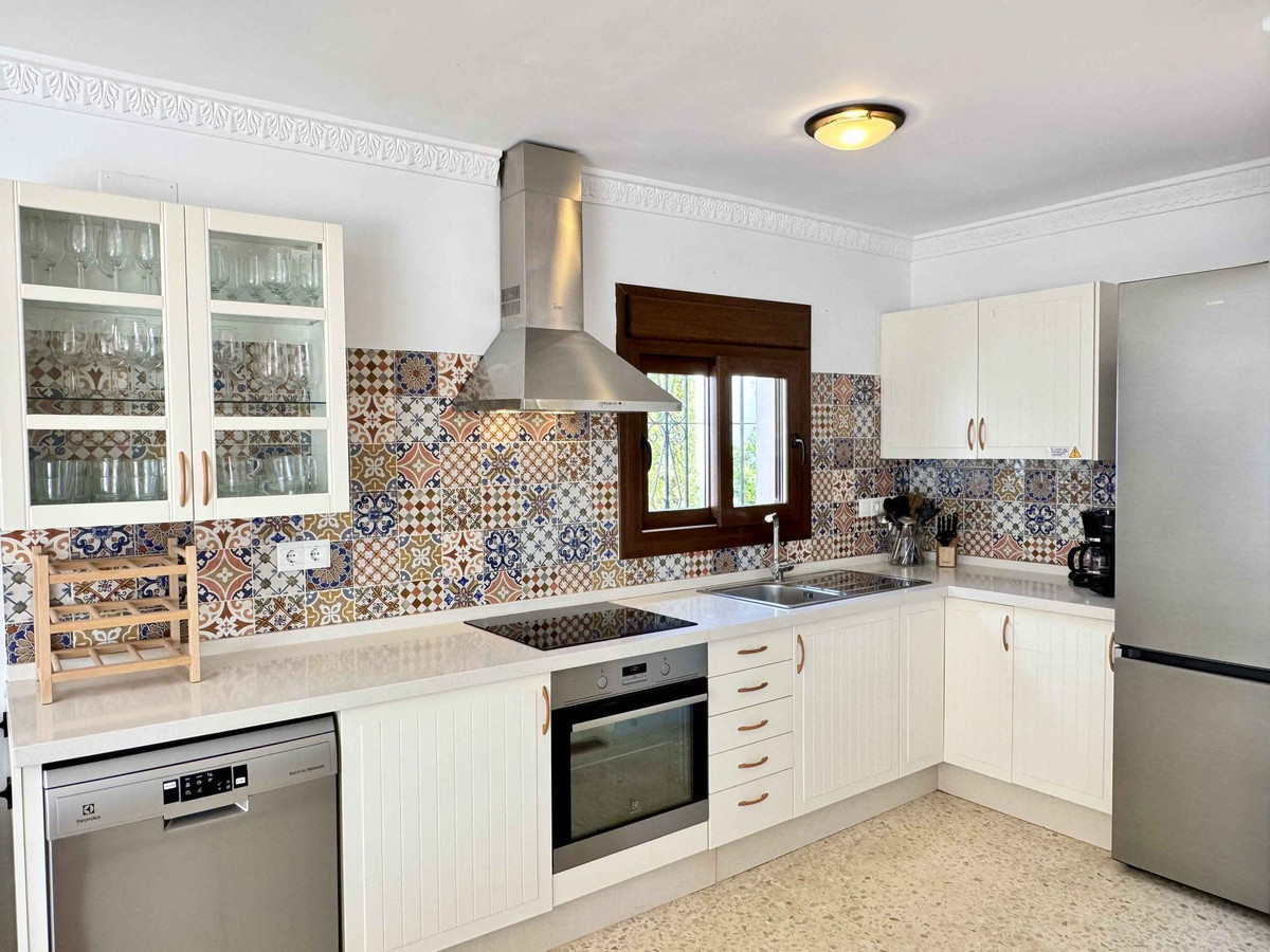 6 Bed Townhouse for sale in La Cala De Mijas Costa Del Sol, Málaga, Spain
