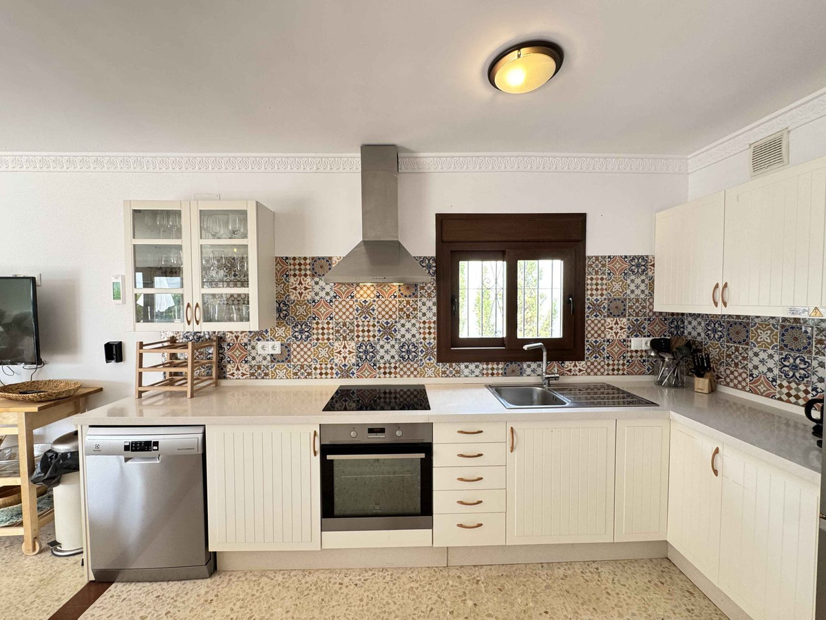 6 Bed Townhouse for sale in La Cala De Mijas Costa Del Sol, Málaga, Spain