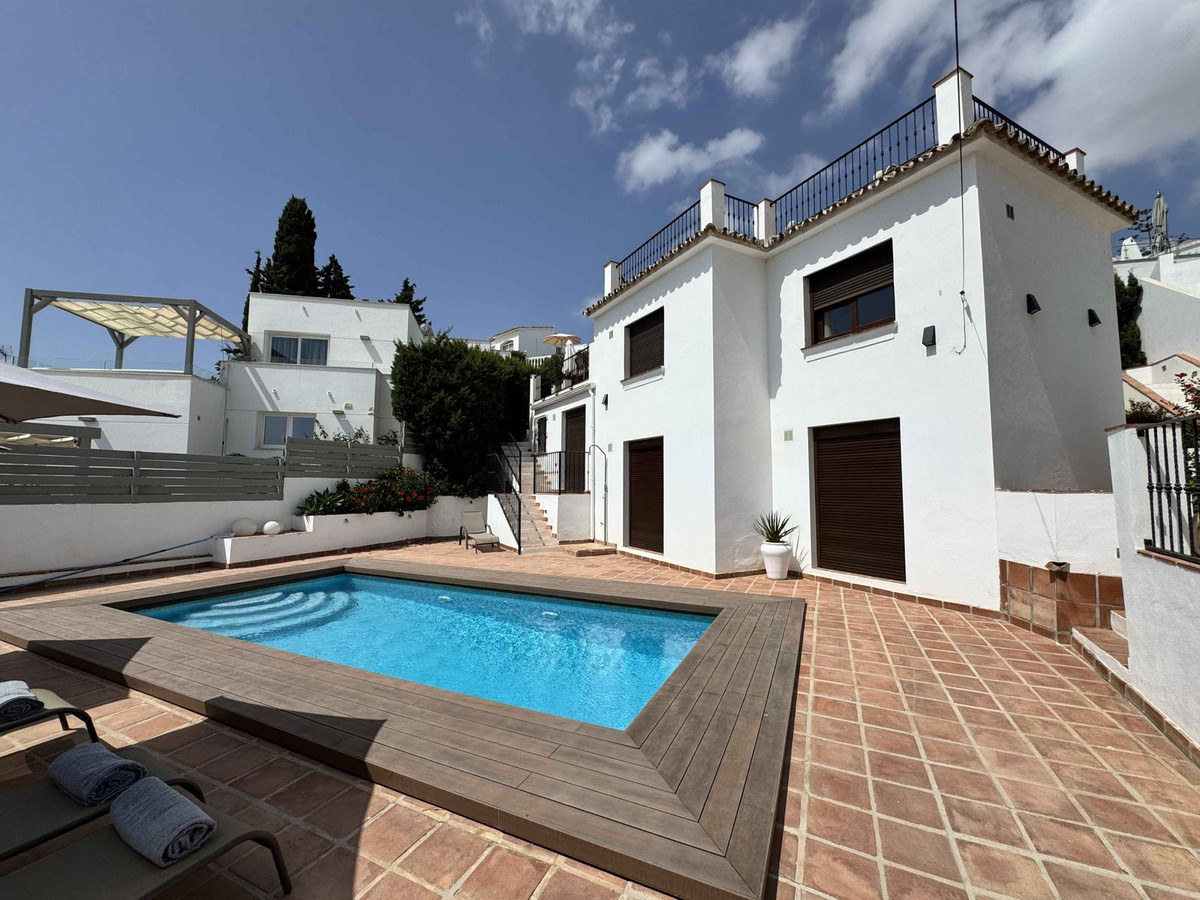 6 Bed Townhouse for sale in La Cala De Mijas Costa Del Sol, Málaga, Spain