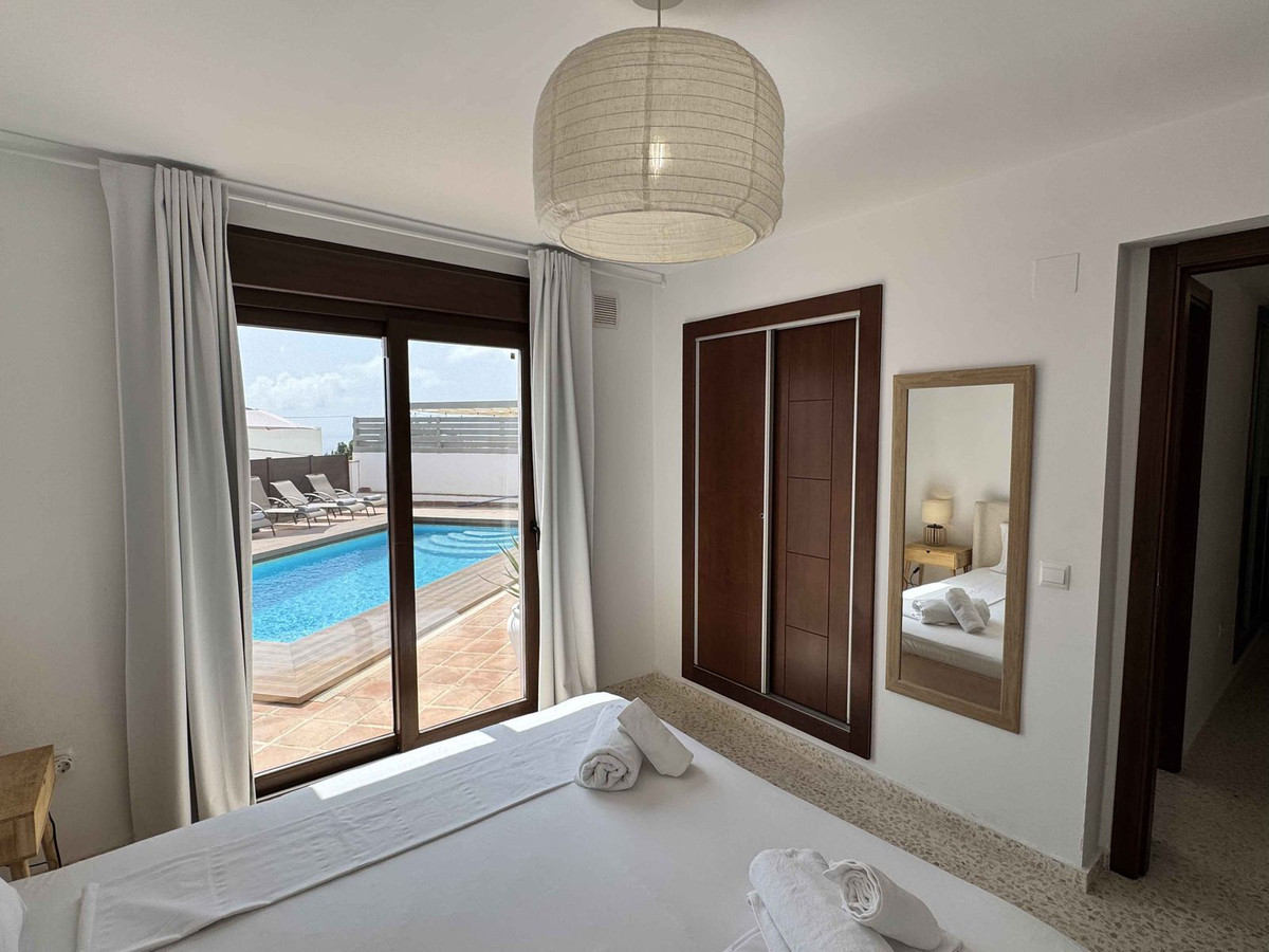 6 Bed Townhouse for sale in La Cala De Mijas Costa Del Sol, Málaga, Spain