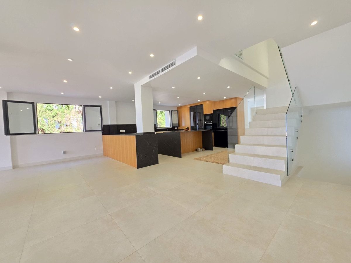 Se vende Pareada de 5 dormitorios en Costa Del Sol, Málaga, España