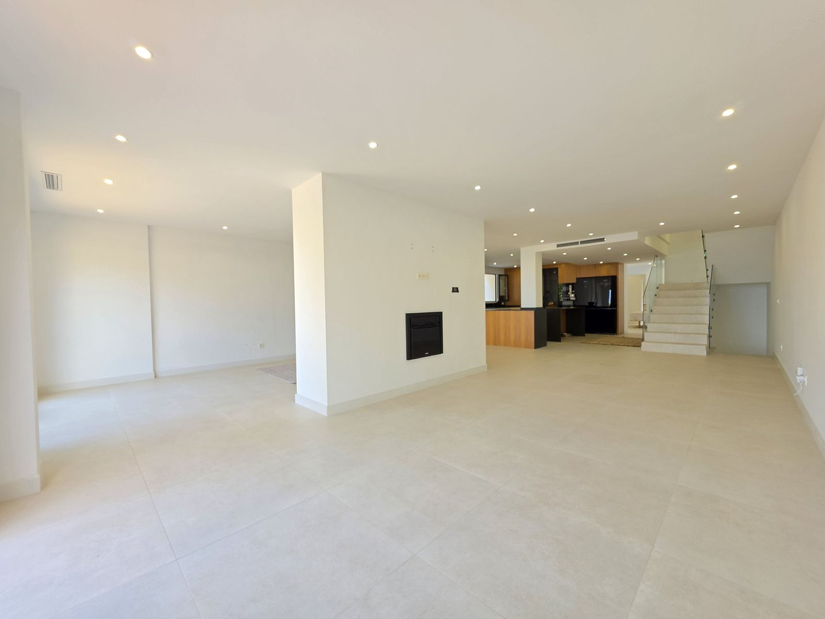 Se vende Pareada de 5 dormitorios en Costa Del Sol, Málaga, España