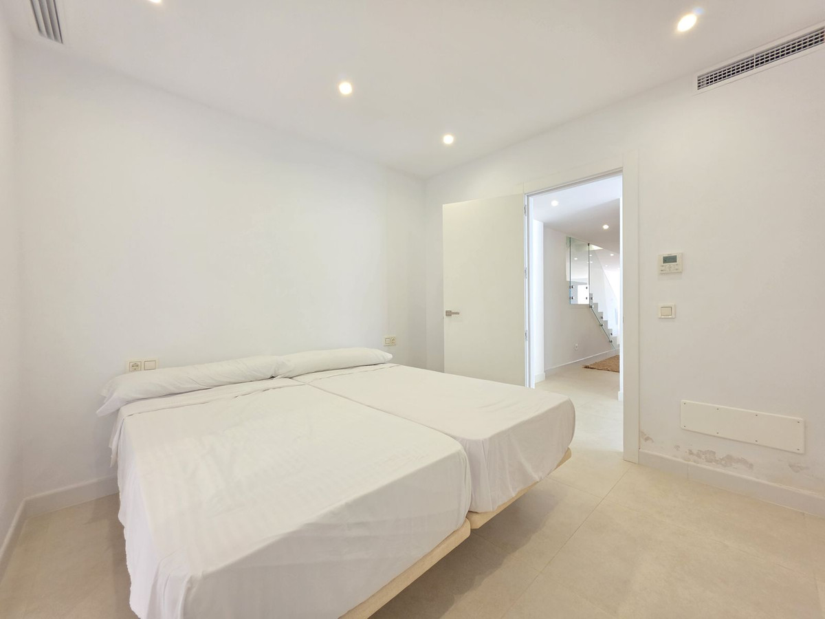 Se vende Pareada de 5 dormitorios en Costa Del Sol, Málaga, España
