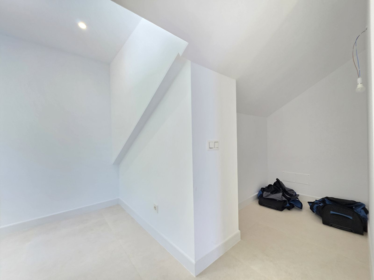 Se vende Pareada de 5 dormitorios en Costa Del Sol, Málaga, España