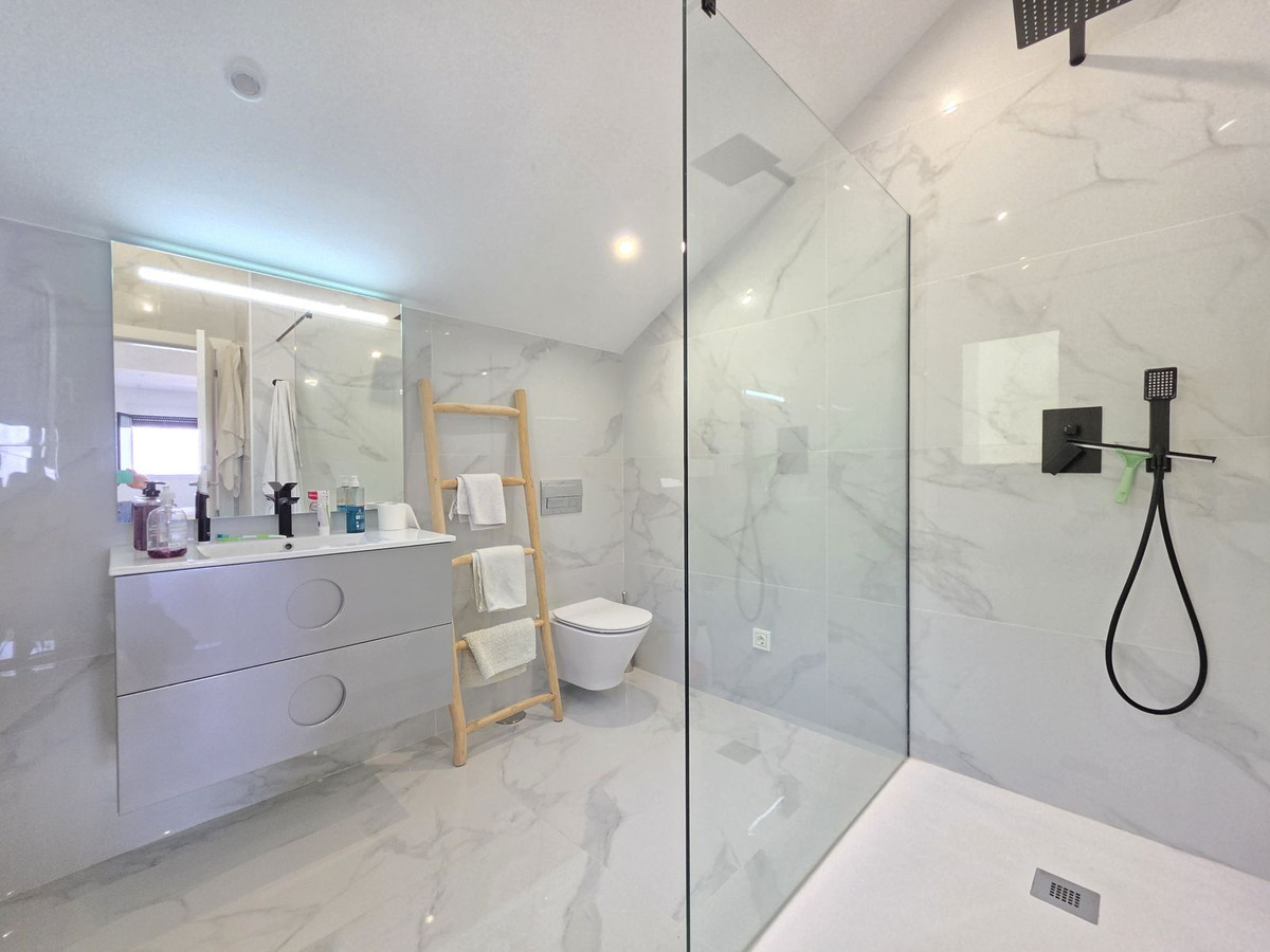 Se vende Pareada de 5 dormitorios en Costa Del Sol, Málaga, España