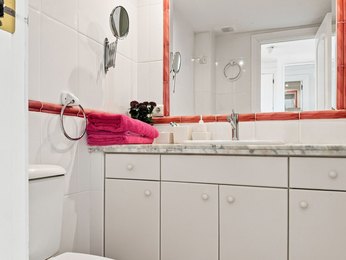 Se vende Apartamento en Planta Última de 2 dormitorios en Costa Del Sol, Málaga, España