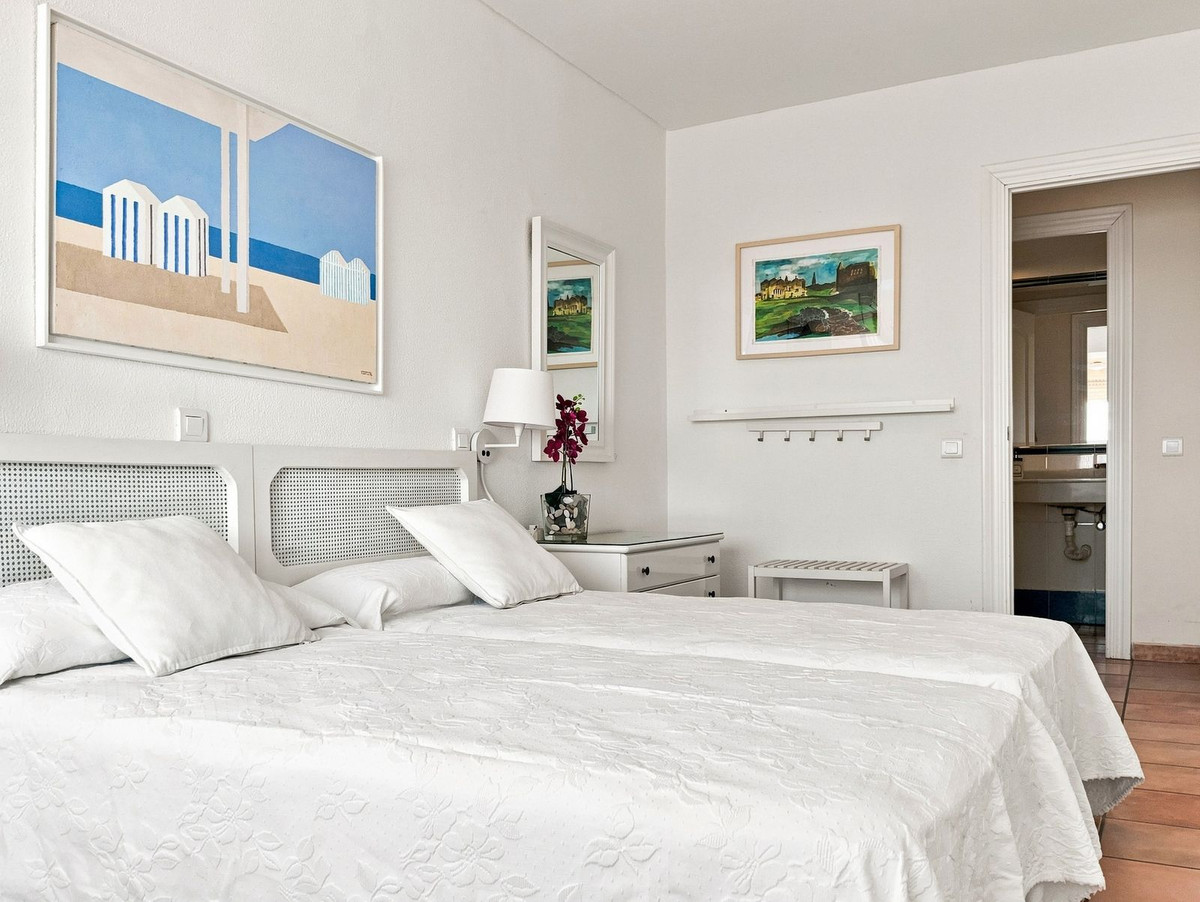 Se vende Apartamento en Planta Última de 2 dormitorios en Costa Del Sol, Málaga, España