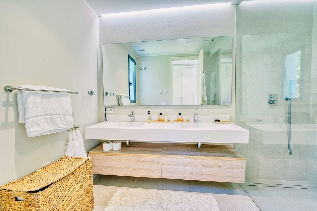 4 Bed Townhouse for sale in Estepona Costa Del Sol, Málaga, Spain