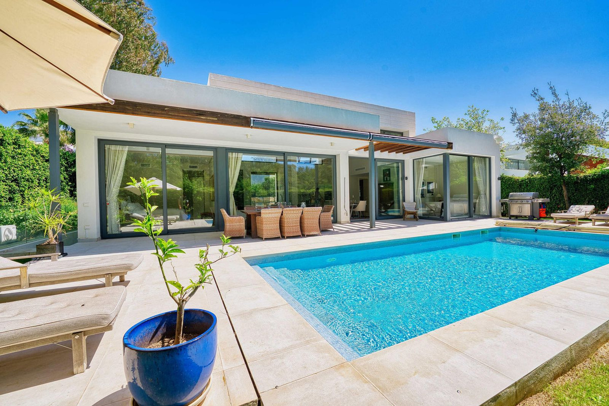 4 Bed Townhouse for sale in Estepona Costa Del Sol, Málaga, Spain