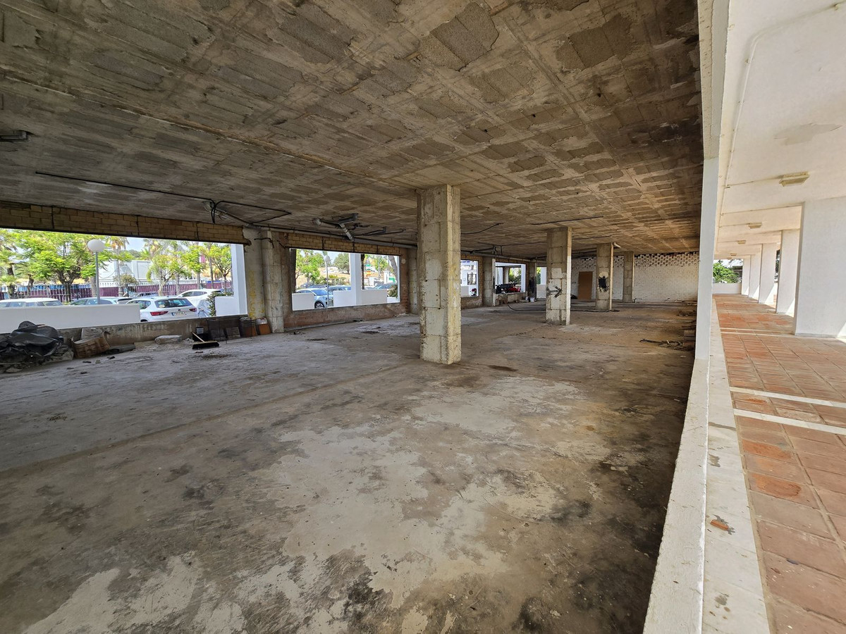 5 Bed Commercial unit for sale in Estepona Costa Del Sol, Málaga, Spain
