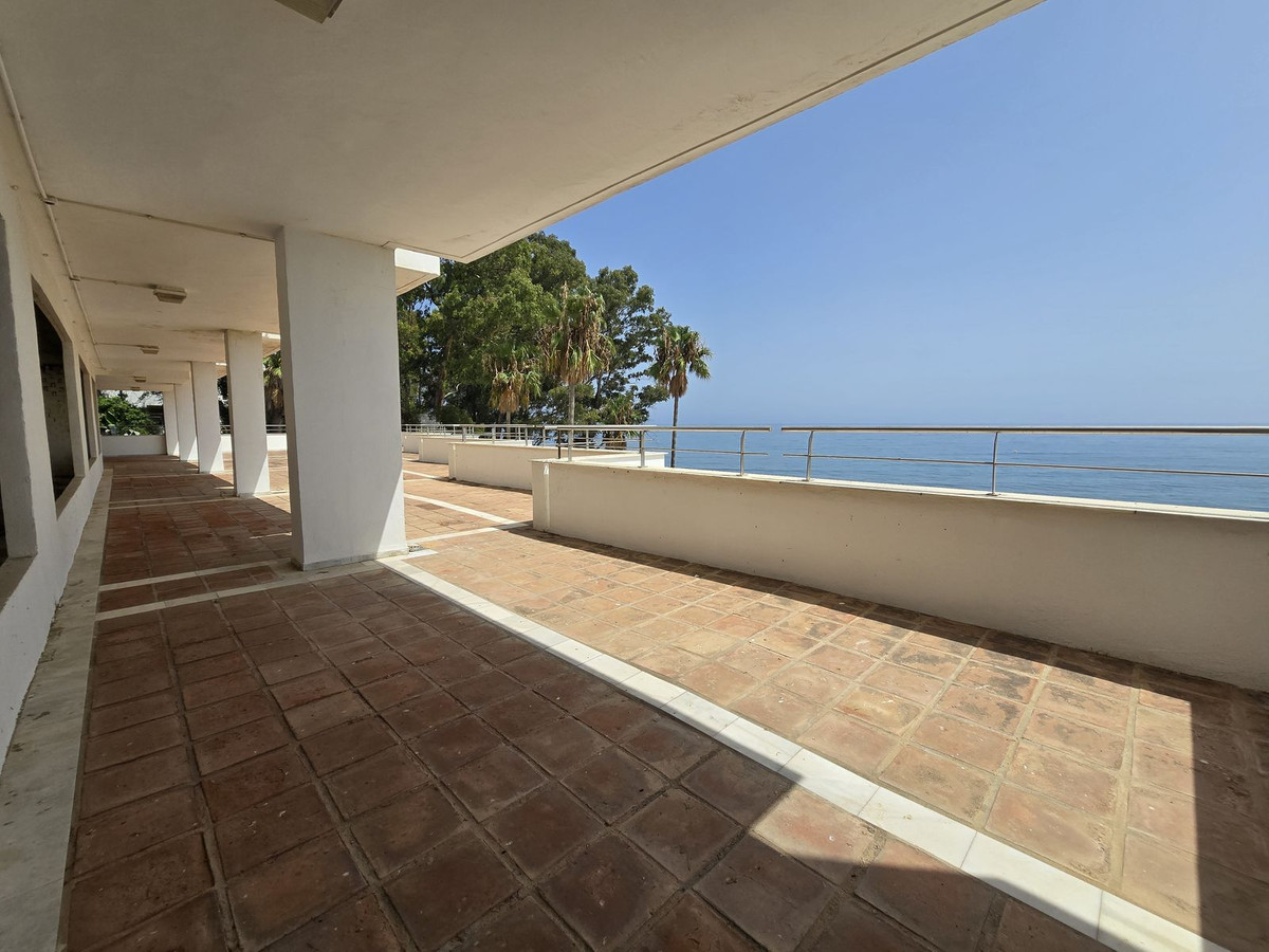 5 Bed Commercial unit for sale in Estepona Costa Del Sol, Málaga, Spain