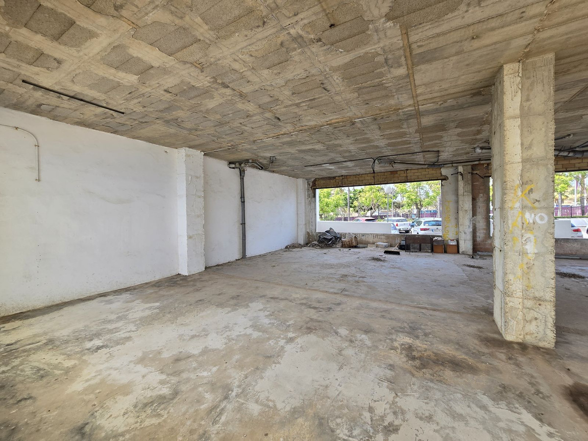 5 Bed Commercial unit for sale in Estepona Costa Del Sol, Málaga, Spain
