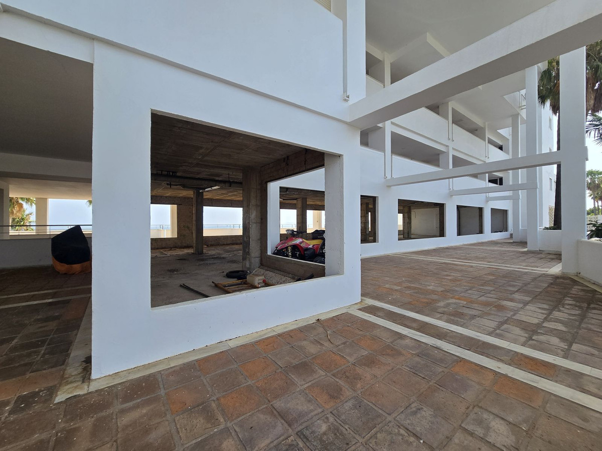5 Bed Commercial unit for sale in Estepona Costa Del Sol, Málaga, Spain