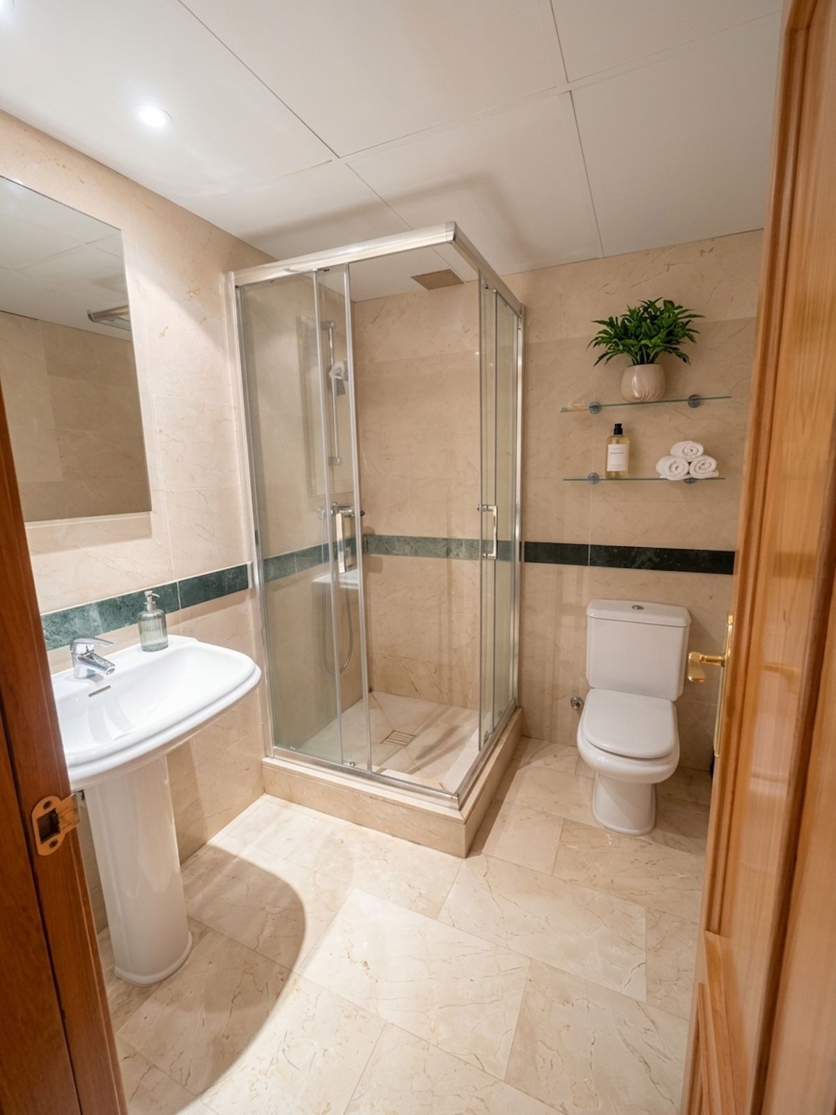 Se vende Apartamento Planta Media de 2 dormitorios en Costa Del Sol, Málaga, España