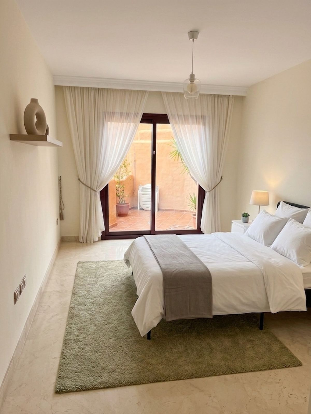 Se vende Apartamento Planta Media de 2 dormitorios en Costa Del Sol, Málaga, España