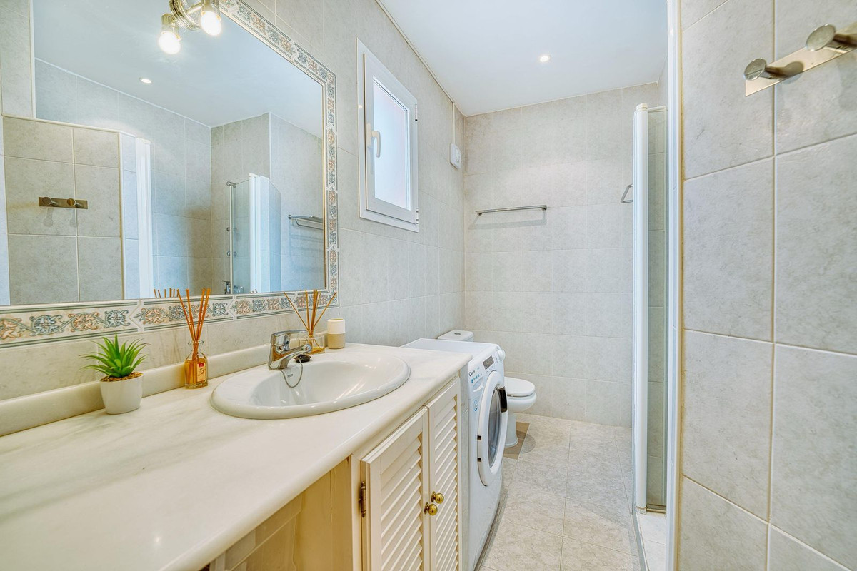 Se vende Villa - Chalet de 3 dormitorios en Costa Del Sol, Málaga, España