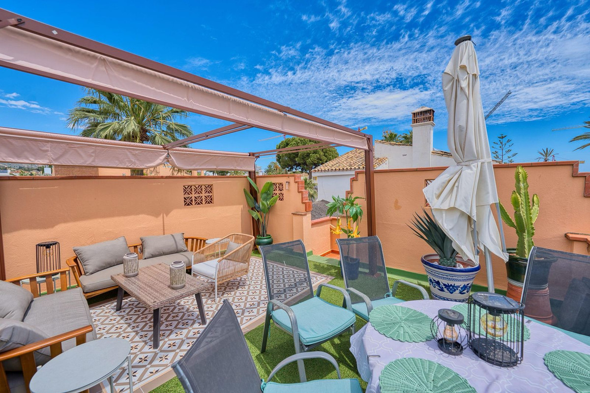 Se vende Villa - Chalet de 3 dormitorios en Costa Del Sol, Málaga, España